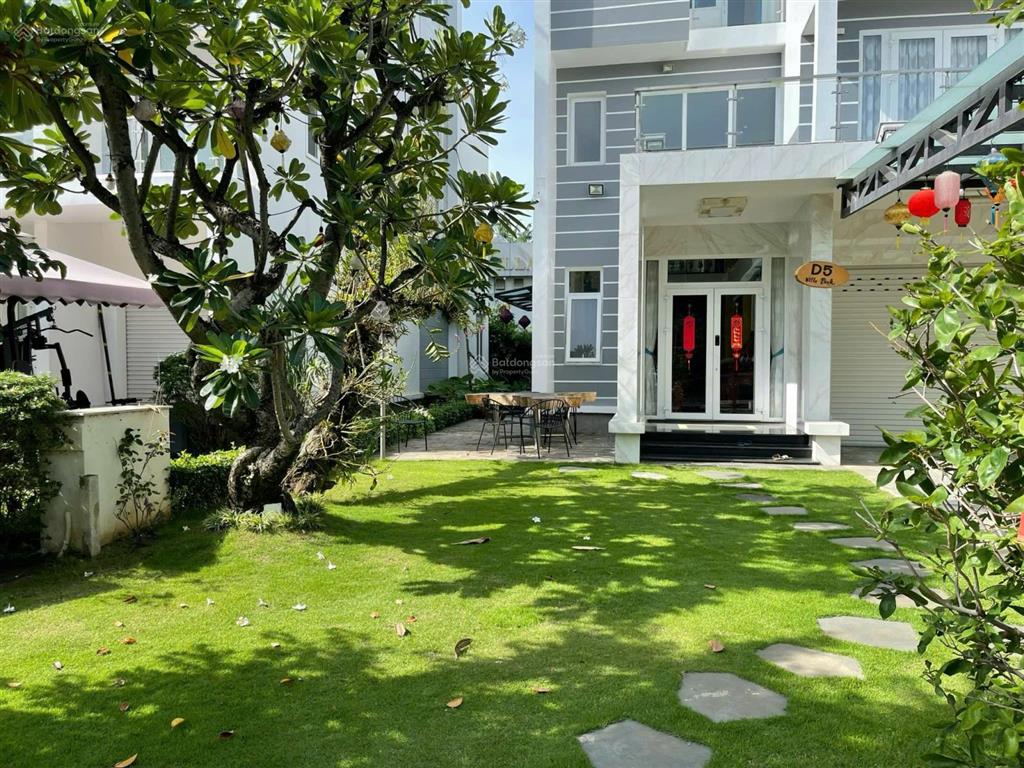 Villa park view sông. dt 320m2. nhà hoàn thiện đẹp, sân vườn rộng. sổ sẵn view công viên.giá 41tỷ