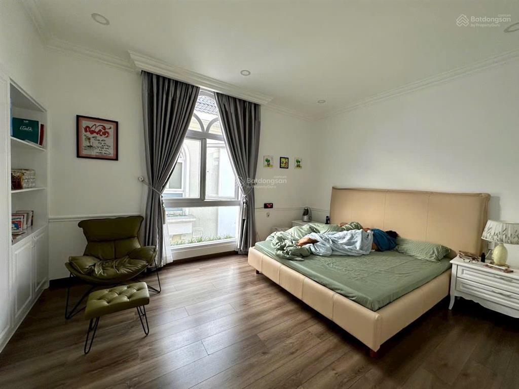 Villa park view sông. dt 320m2. nhà hoàn thiện đẹp, sân vườn rộng. sổ sẵn view công viên.giá 41tỷ
