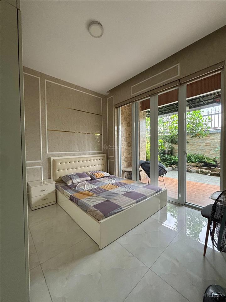 Villa park view sông. dt 320m2. nhà hoàn thiện đẹp, sân vườn rộng. sổ sẵn view công viên.giá 41tỷ