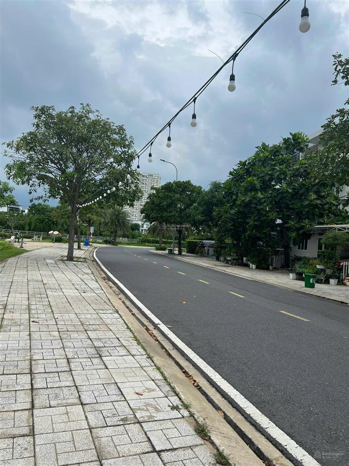 Biệt thự góc the garland dt 206m2, nằm trong khu gia hoà  q9 nhà thô sổ sẵn giá 18 tỷ