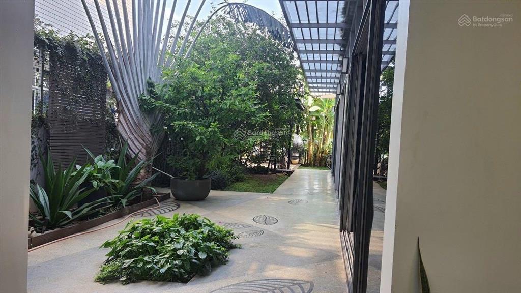 Biệt thự góc the garland dt 206m2, nằm trong khu gia hoà  q9 nhà thô sổ sẵn giá 18 tỷ