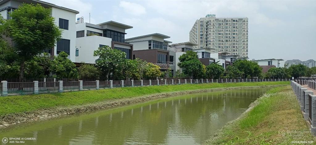 Riviera cove căn góc 2 mặt tiền. dt đất 460m2. nhà thô. sổ hồng sẵn. giá 52.5 tỷ