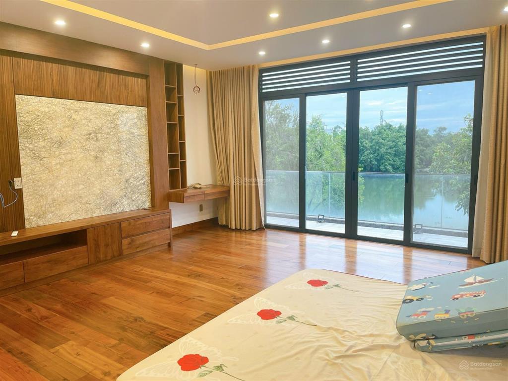 Biệt thự sông lucasta q9.dt 480m2 căn 2 mặt tiền. nhà hoàn thiện nội thất. sân vườn rộng. sổ sẵn