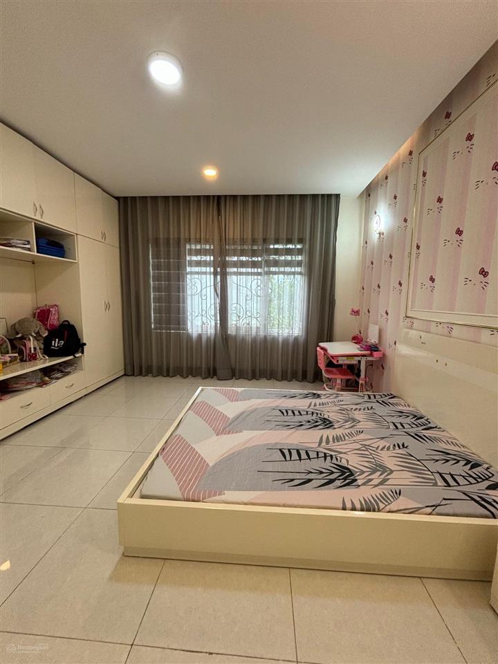 Biệt thự sông lucasta q9.dt 480m2 căn 2 mặt tiền. nhà hoàn thiện nội thất. sân vườn rộng. sổ sẵn