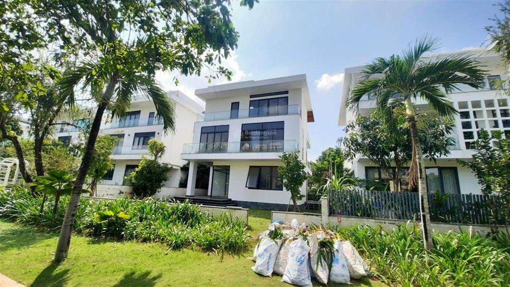 Biệt thự sông lucasta q9.dt 480m2 căn 2 mặt tiền. nhà hoàn thiện nội thất. sân vườn rộng. sổ sẵn