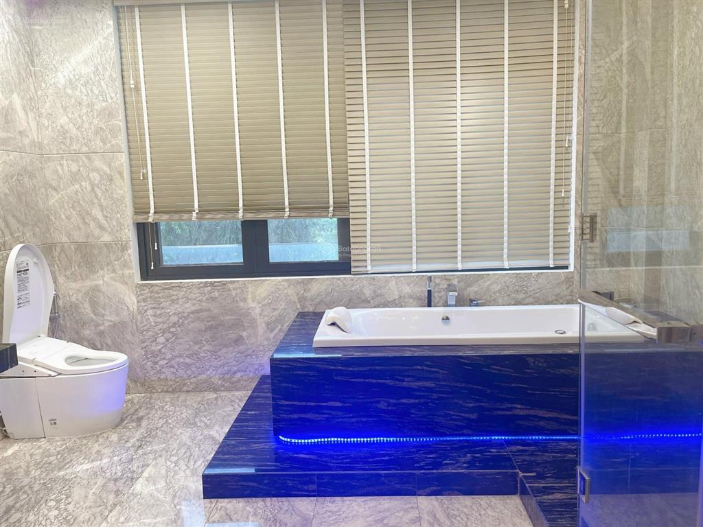 Biệt thự sông lucasta q9.dt 480m2 căn 2 mặt tiền. nhà hoàn thiện nội thất. sân vườn rộng. sổ sẵn