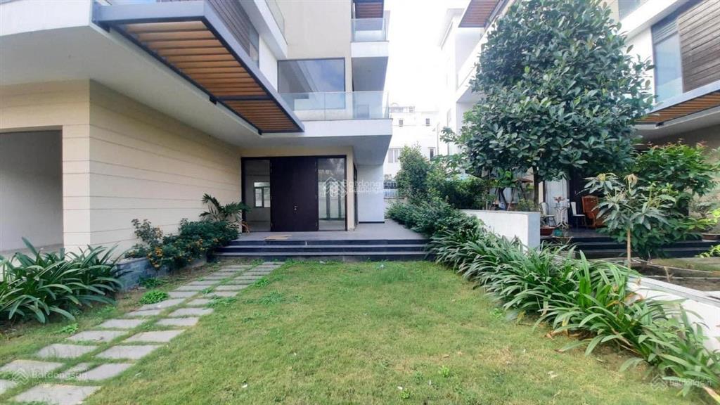 Biệt thự sông lucasta q9.dt 480m2 căn 2 mặt tiền. nhà hoàn thiện nội thất. sân vườn rộng. sổ sẵn