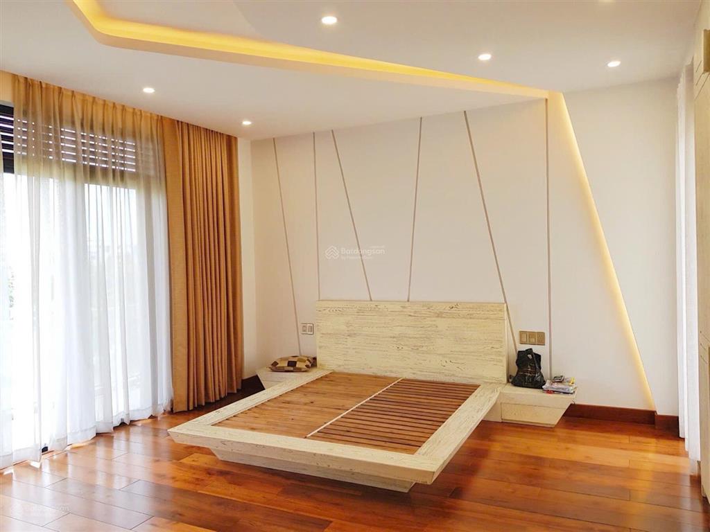 Biệt thự sông lucasta q9.dt 480m2 căn 2 mặt tiền. nhà hoàn thiện nội thất. sân vườn rộng. sổ sẵn