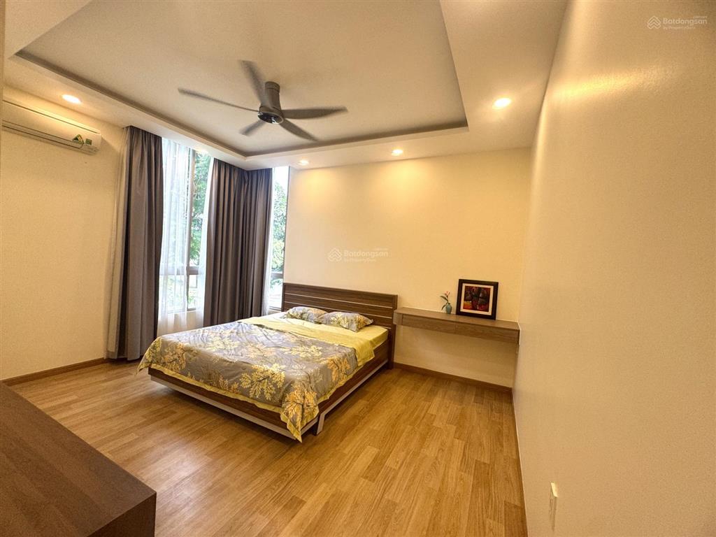 Lucasta villa dt 205m2. nhà hoàn thiện có hồ cá koi đẹp. sân vường rộng.sổ sẵn. giá 27.5 tỷ