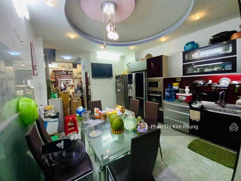 Mặt tiền đường 30/4  nhà đúc thật 2 lầu + sân thượng, vị trí kinh doanh sầm uất  giá chỉ 12 tỷ