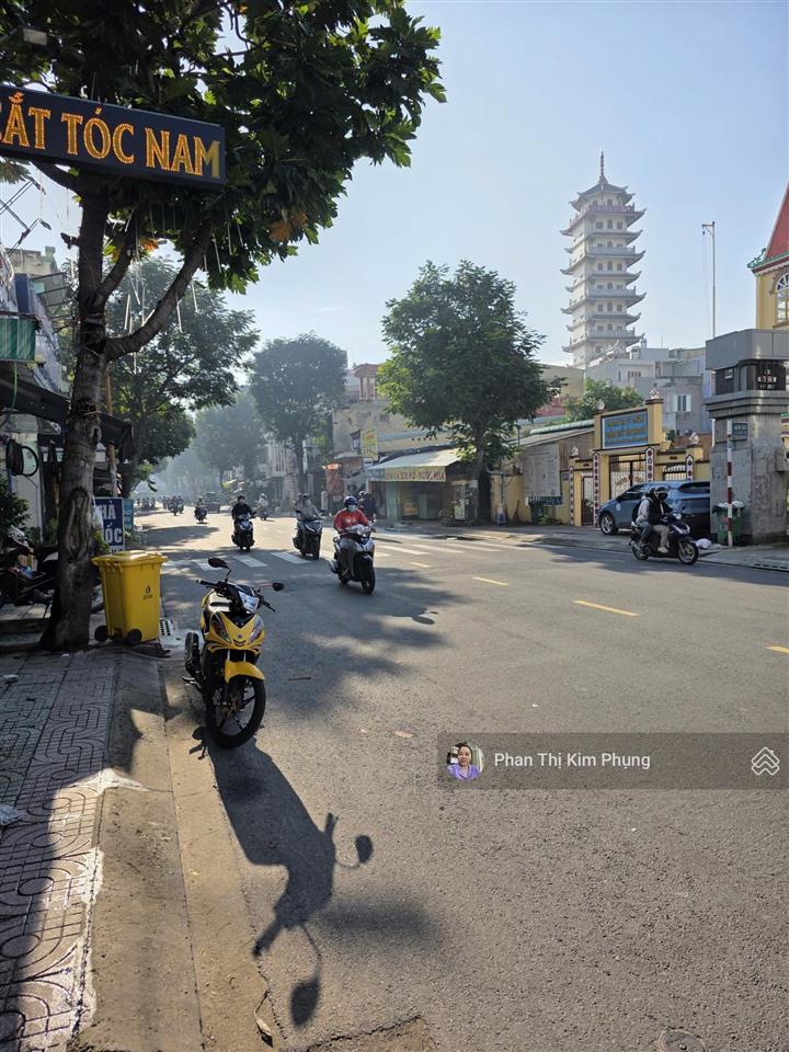 Siêu vị trí mt đường vườn lài  dt 11x17m  nhà cấp 4  giá 31 tỷ