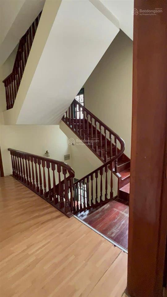 Nguyễn phúc lai  đống đa diện tích 100m2 4 tầng có gara oto thuê 23tr/tháng