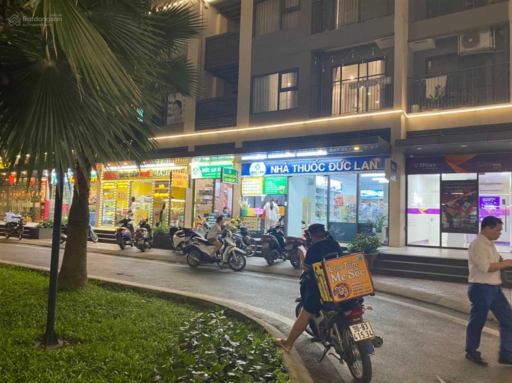 Chính chủ cần bán shop chân đế mặt sảnh vinhomes ocean park diện tích 77 m2 giá 9,2 tỷ 0912 132 ***