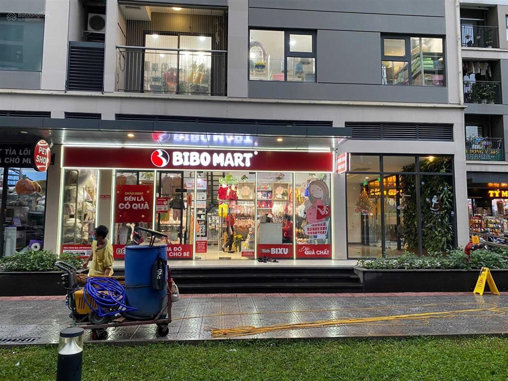 Chính chủ cần bán shop chân đế vinhomes ocean park mặt sảnh diện tích 121m2 giá 10,5 tỷ 0912 132 ***
