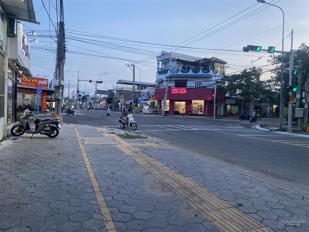 Bán gấp nhà mặt tiền 2 lầu đường 27/4, 300m2, 6,5 tỷ, 5pn, 5wc, xuyên mộc, bà rịa vũng tàu