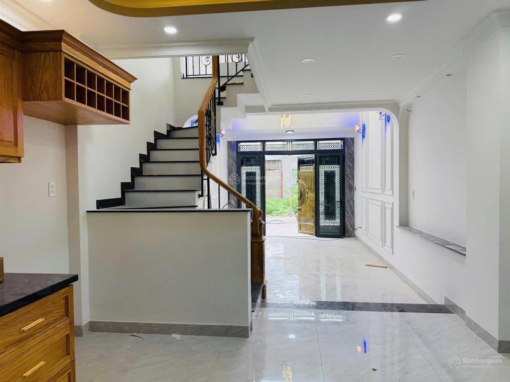 Bán nhà 1trệt lửng 2 lầu sân thượng đường 40 hiệp bình, vị trí đẹp, xe ô tô để trong nhà. 7.9 tỷ