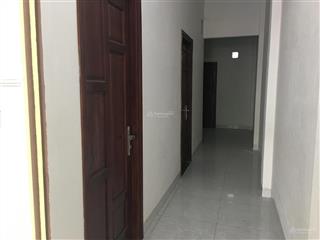 Bán hàng hiếm trong chợ đất cuốc