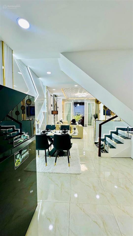 Chính chủ bán nhà full nội thất diẹn tích lớn khu vực sầm uất