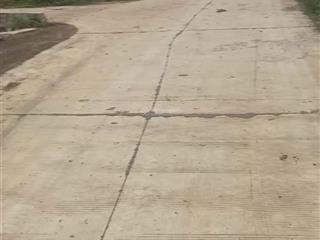 Bán gấp hạ 200tr lô đất giáp suối đá 24.000m2 mt betong. giá 2 tỷ (83tr/sào).  