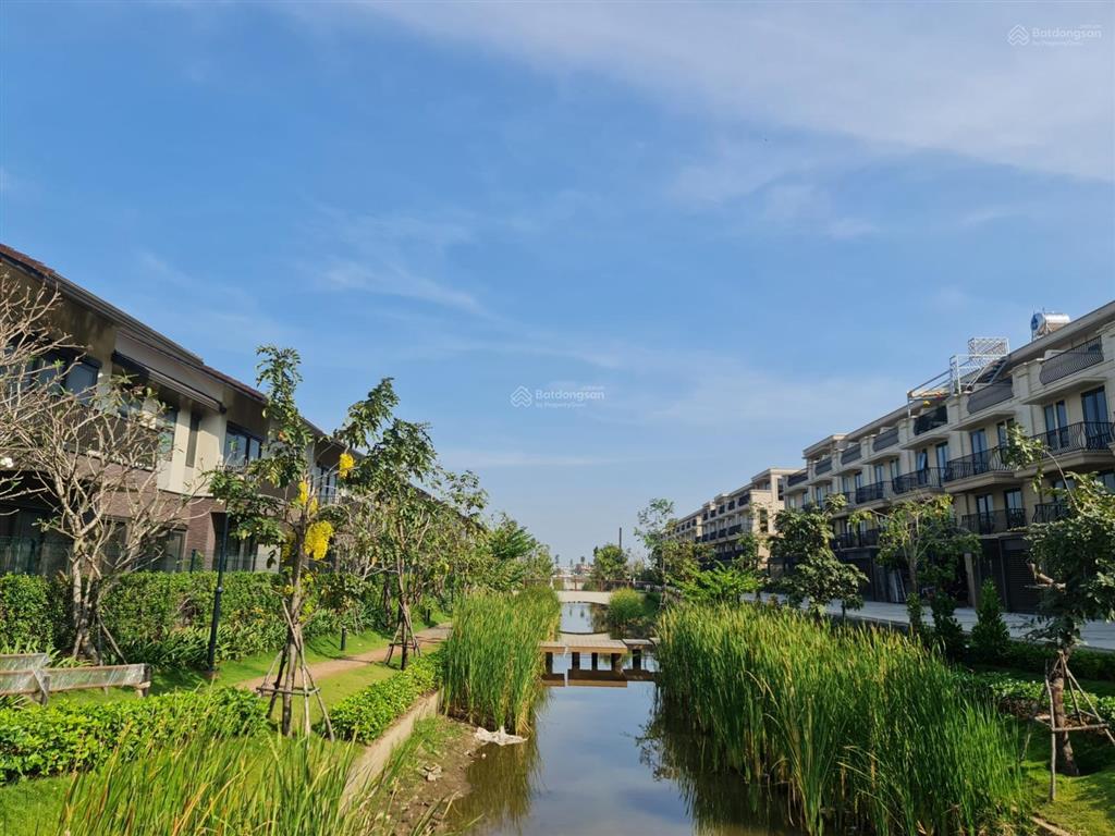 Biệt thự 300m2 3 lầu. kđt waterpoint cách q7 chỉ 35 phút. vay miễn trả gốc lãi 30 tháng. vốn 3.5 tỷ