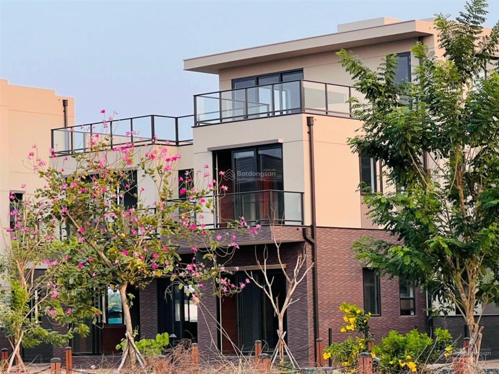 Biệt thự 300m2 3 lầu. kđt waterpoint cách q7 chỉ 35 phút. vay miễn trả gốc lãi 30 tháng. vốn 3.5 tỷ