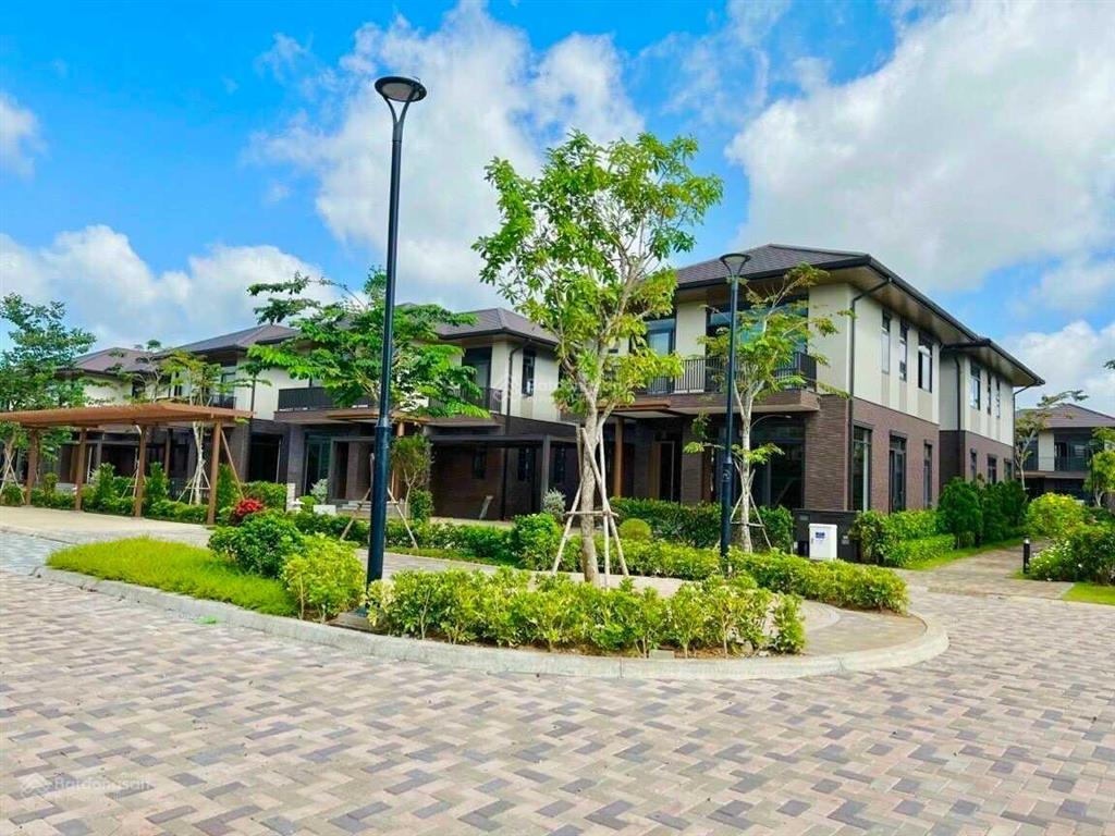Biệt thự 4 mặt sân vườn waterpoint, cách q7 30'. 480m2 19.1 tỷ view công viên và kênh đào. gốc cđt