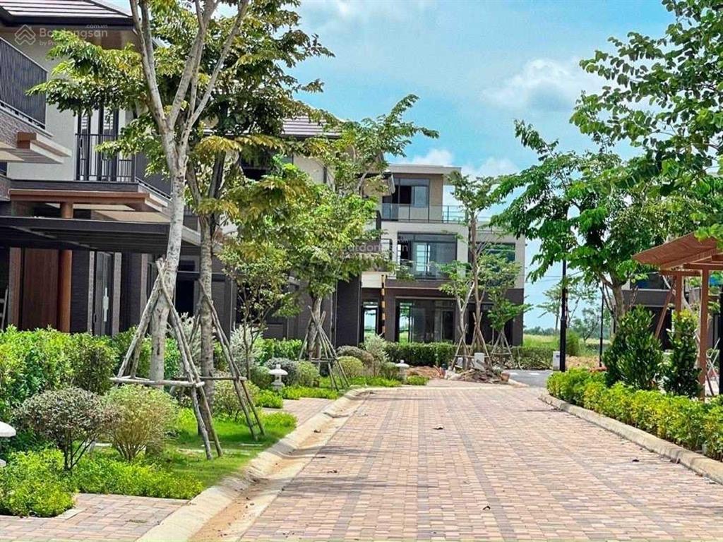 Biệt thự 4 mặt sân vườn waterpoint, cách q7 30'. 480m2 19.1 tỷ view công viên và kênh đào. gốc cđt