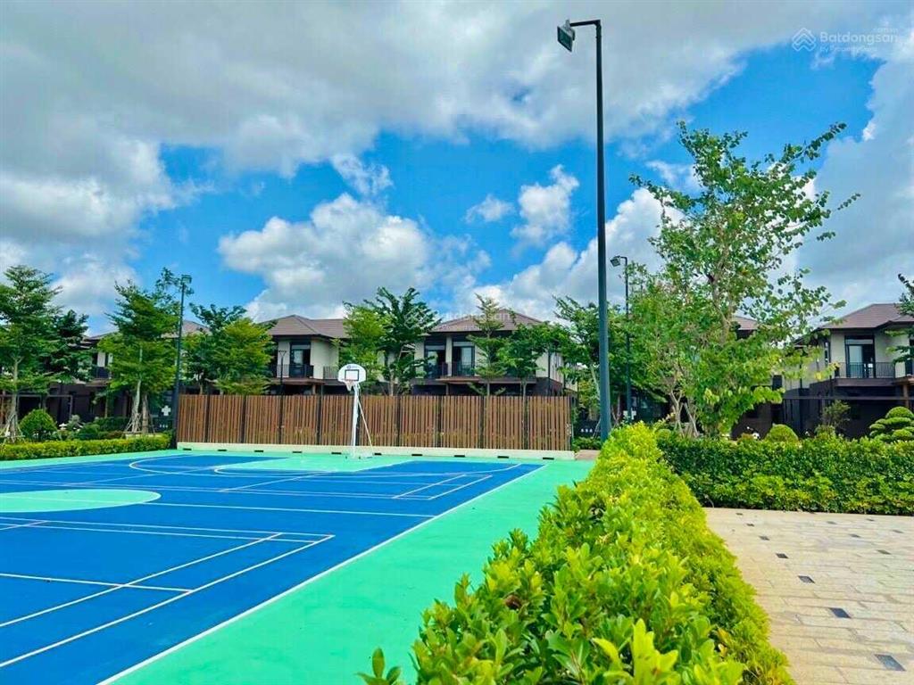 Biệt thự 4 mặt sân vườn waterpoint, cách q7 30'. 480m2 19.1 tỷ view công viên và kênh đào. gốc cđt