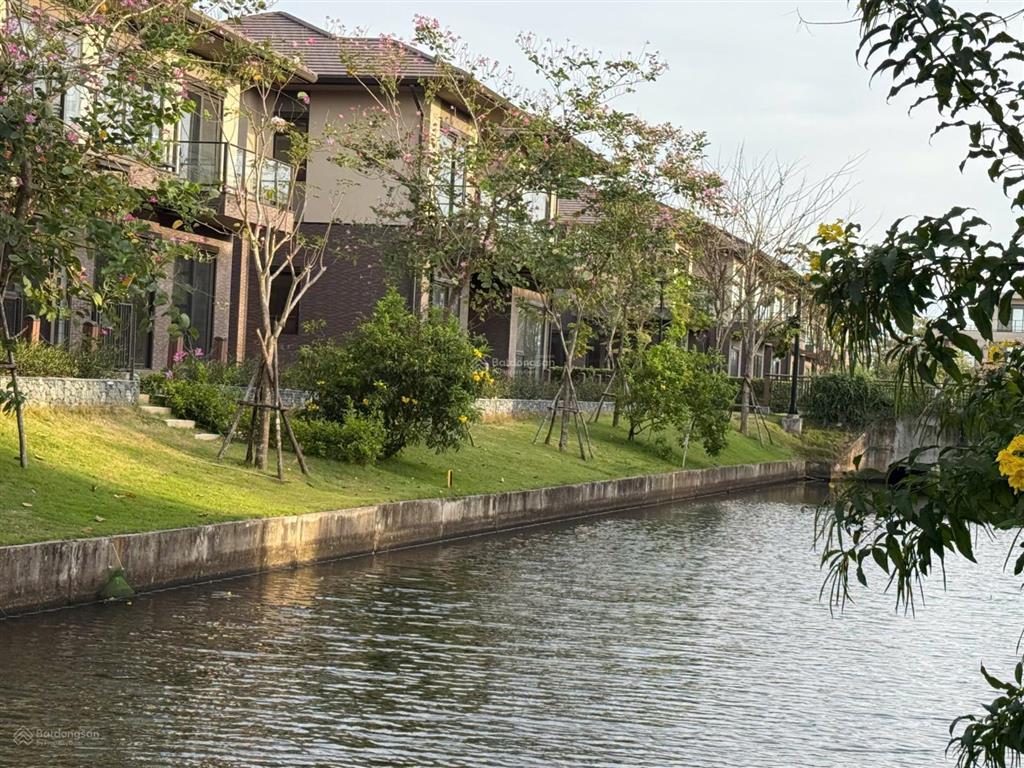 Biệt thự song lập 6.7tỷ rẻ đẹp nhất waterpoint. 10x15m thiết kế 4pn. 3 mặt sân vườn. gần trục 36m