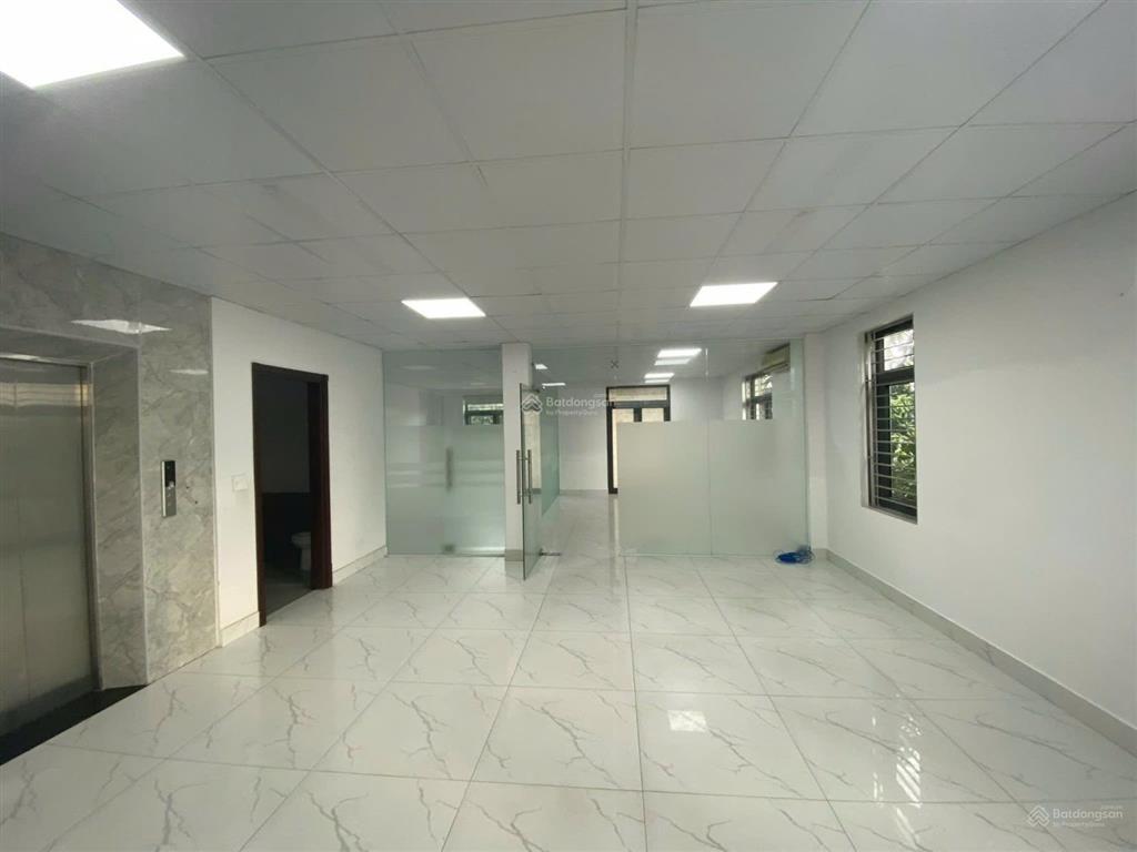 Cho thuê nhà phạm văn đồng, thành phố giao lưu. dt 240m2, 6 tầng 1 hầm, mt 16m, thang máy, 140tr
