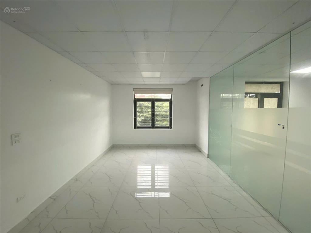 Cho thuê nhà phạm văn đồng, thành phố giao lưu. dt 240m2, 6 tầng 1 hầm, mt 16m, thang máy, 140tr