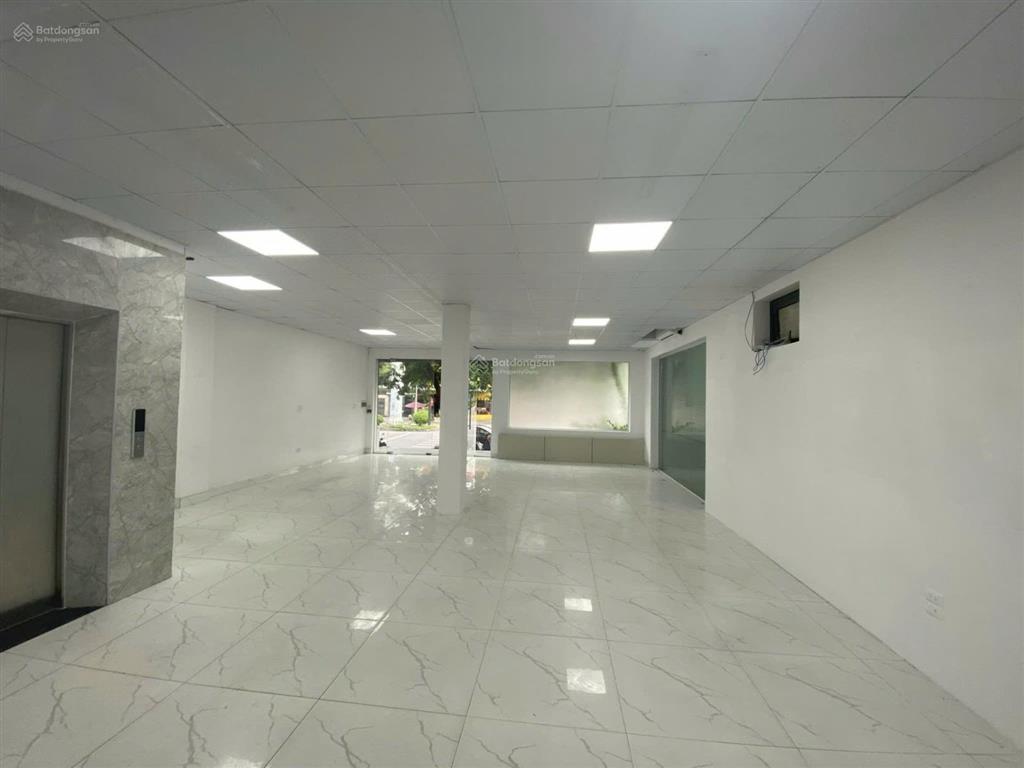 Cho thuê nhà phạm văn đồng, thành phố giao lưu. dt 240m2, 6 tầng 1 hầm, mt 16m, thang máy, 140tr