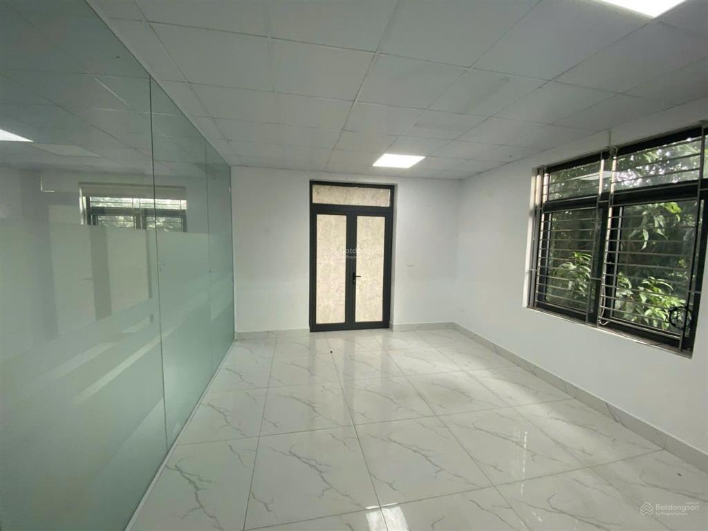 Cho thuê nhà phạm văn đồng, thành phố giao lưu. dt 240m2, 6 tầng 1 hầm, mt 16m, thang máy, 140tr