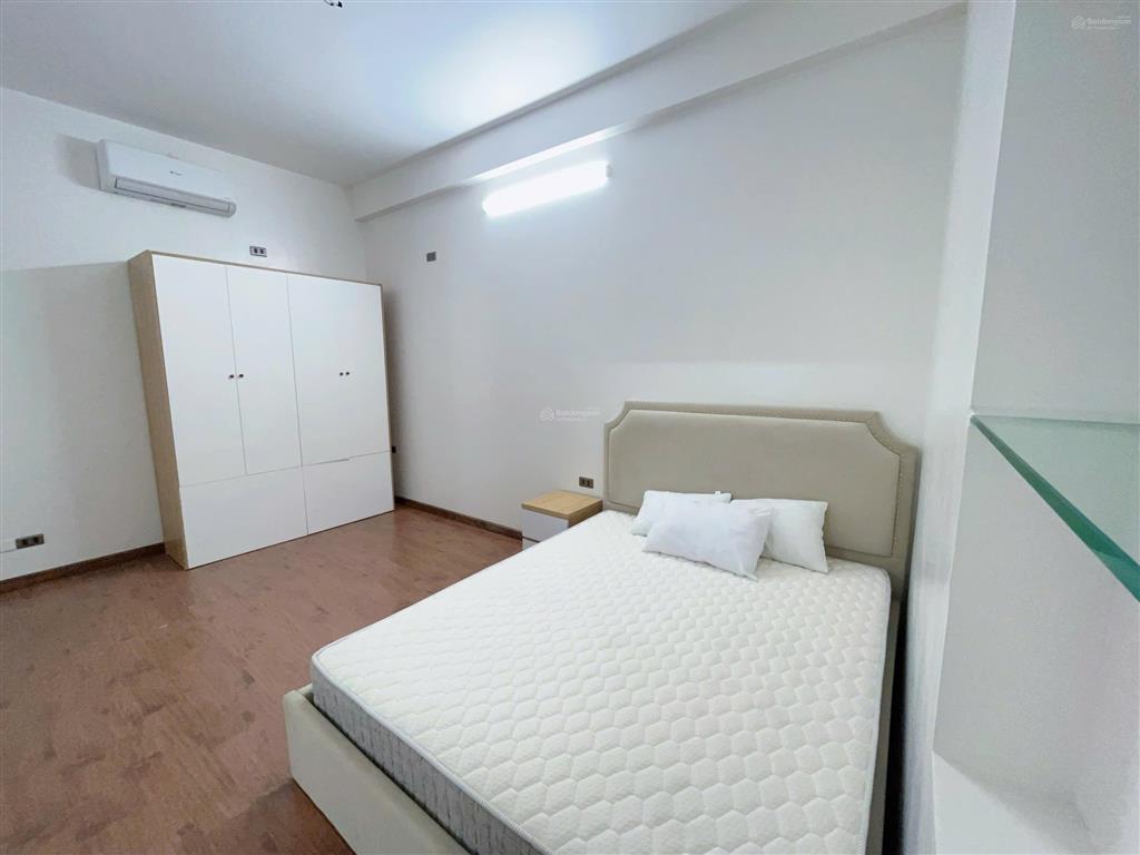 Cho thuê căn hộ 1 ngủ, 1 khách khép kín, thang máy full nội thất