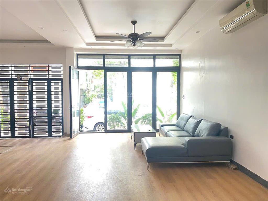 Cho thuê căn hộ 1 ngủ, 1 khách khép kín, thang máy full nội thất