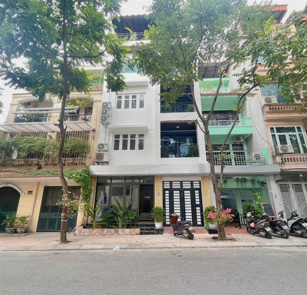 Cho thuê căn hộ 1 ngủ, 1 khách khép kín, thang máy full nội thất