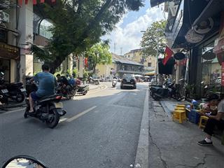 Cho thuê cửa hàng kinh doanh  ô tô vào nhà