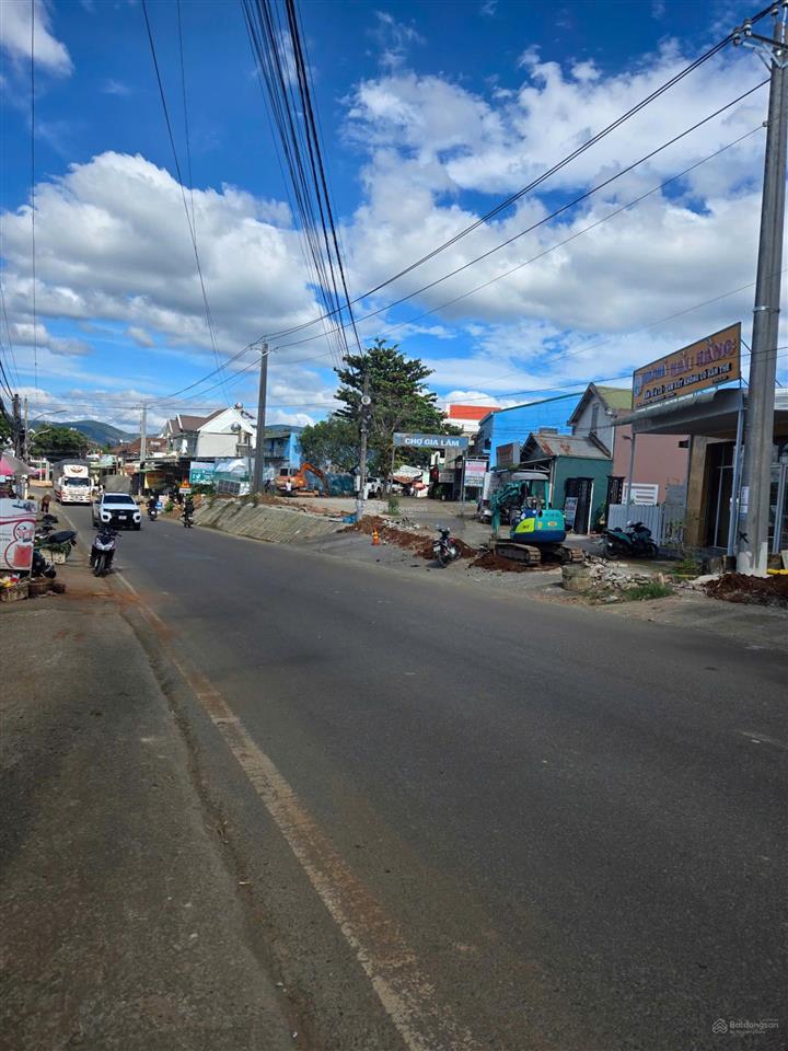 Nhà đẹp ngay gần chợ và khu du lịch gia lâm nam ban lâm hà lâm đồng