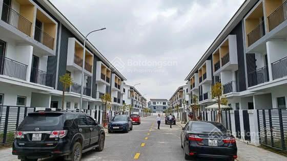 Đáy 4,3 tỷ | liền kề 80m2 cách cổng chính và vườn hoa beomes vài bước chân