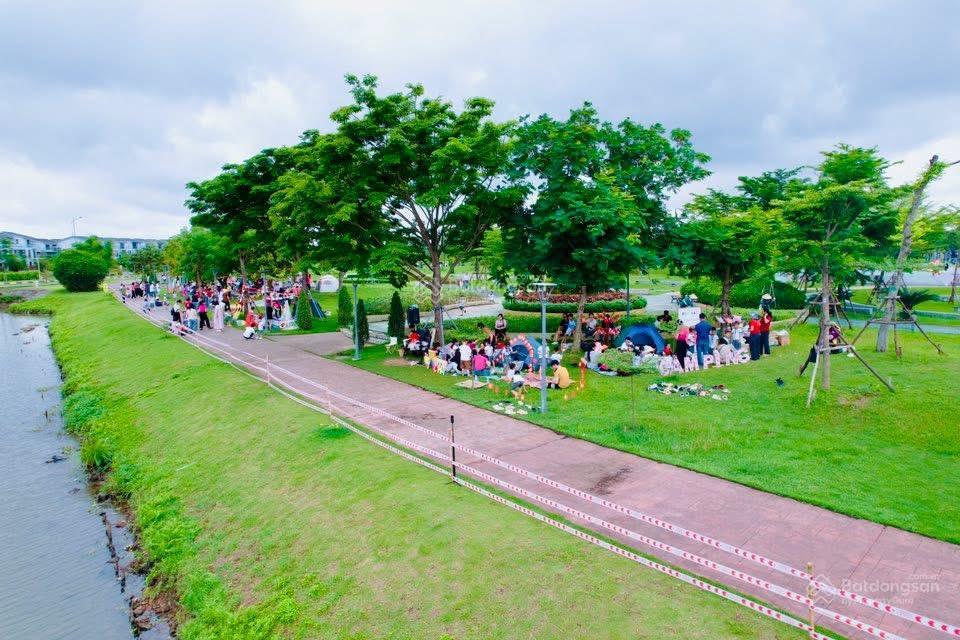 Biệt thự song lập beomes  tuyệt tác kiêu hãnh ven sông tự nhiên