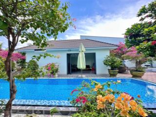Bán nhà kiểu resort có hồ bơi ngay trung tâm phường 5 tp mỹ tho, tg. dt 639m2. giá 11 tỷ