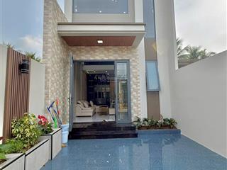 Bán nhà mới xây, sát quảng trường, tt hành chính. nhà đẹp, hiện đại, full nội thất. giá 3,9 tỷ tl