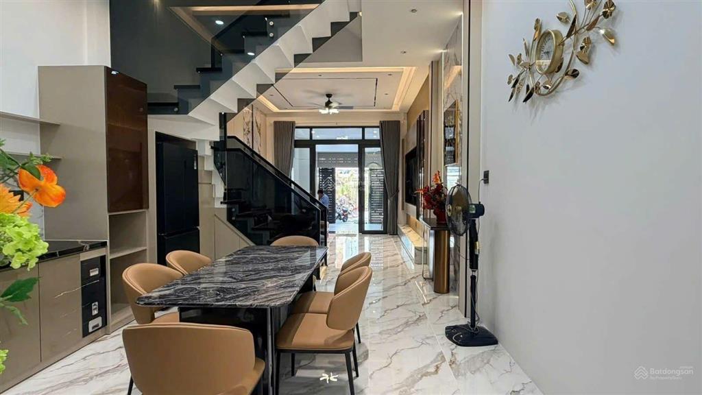 Bán nhà mặt tiền nguyễn duy cung, p12, gv. dt 4.3x23 99m2, 3 tầng, nhà mới, chỉ 11.9 tỷ