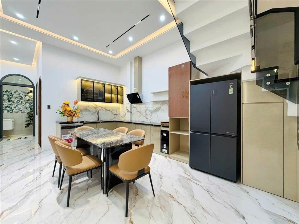 Bán nhà mặt tiền nguyễn duy cung, p12, gv. dt 4.3x23 99m2, 3 tầng, nhà mới, chỉ 11.9 tỷ