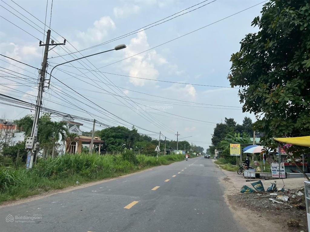 Bán lô đất mặt tiền 300m2. giá 350 triệu. đường nhựa 20m