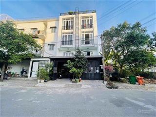 Bán tòa căn hộ dịch vụ 22 phòng. giá 20 tỷ. thu nhập 100 triệu/tháng