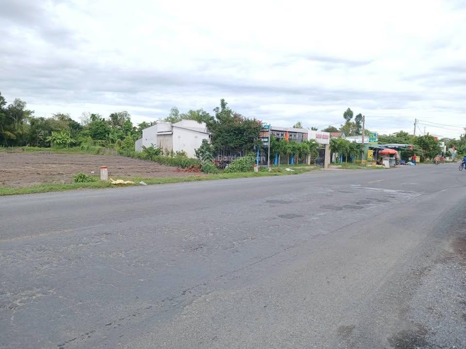 Bán nền biệt thự  dt 805m  mặt tiền quốc lộ80  xã bình thành  huyện lấp vò đồng tháp.