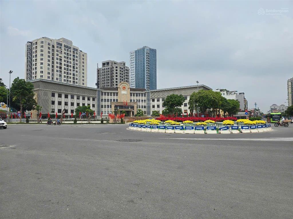 Hiếm mảnh đất gía đầu tư 360tr/m2 mặt phố hè 8m lạc long quân 200m2 mt~6 m nở hậu ~16m 71 tỷ tây hồ