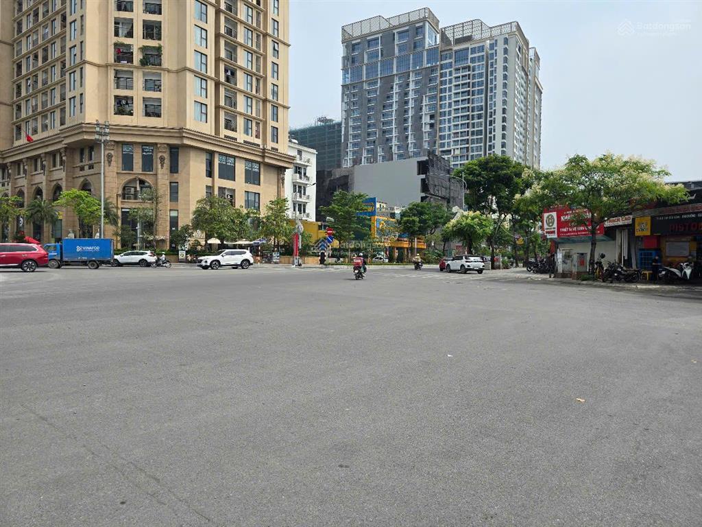 Hiếm mảnh đất gía đầu tư 360tr/m2 mặt phố hè 8m lạc long quân 200m2 mt~6 m nở hậu ~16m 71 tỷ tây hồ