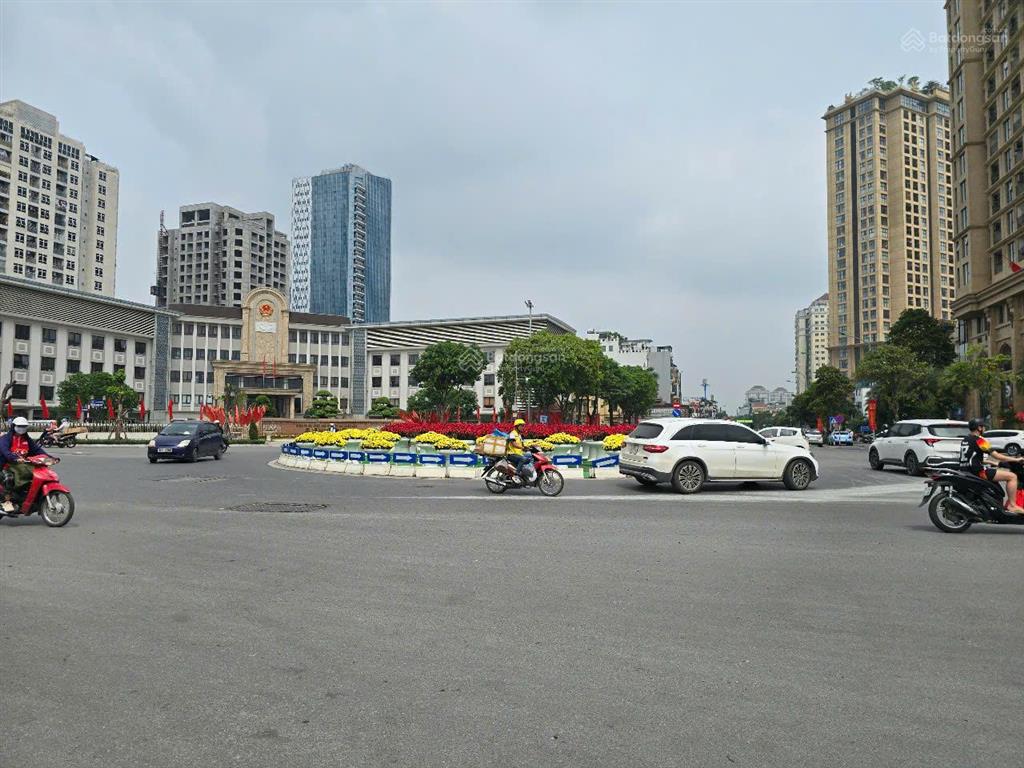 Hiếm mảnh đất gía đầu tư 360tr/m2 mặt phố hè 8m lạc long quân 200m2 mt~6 m nở hậu ~16m 71 tỷ tây hồ